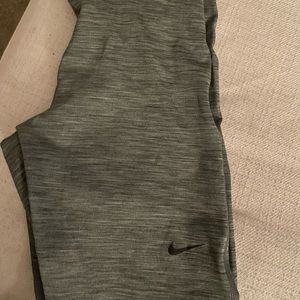Nike leggings women’s size medium